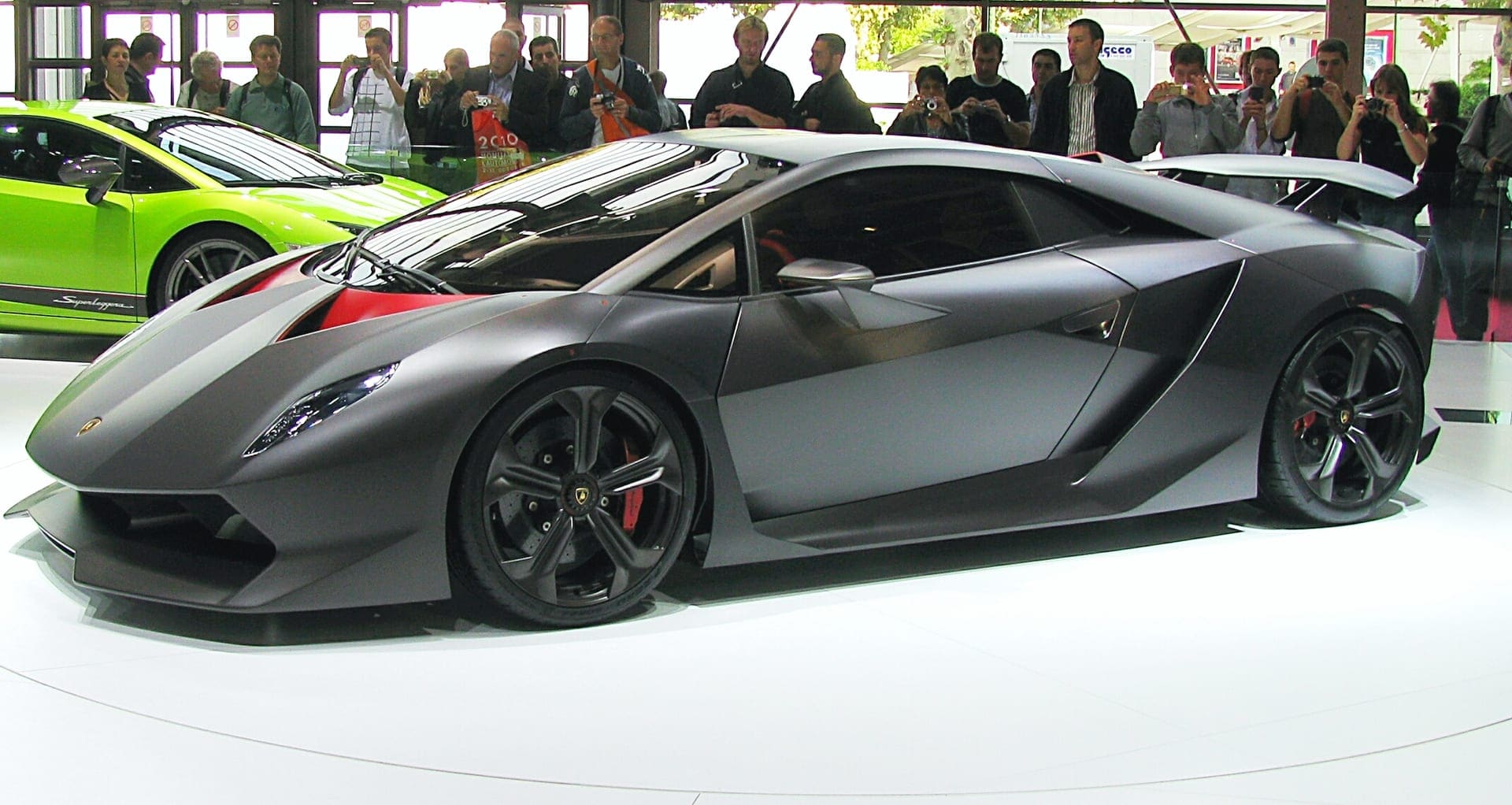 Lamborghini Sesto Elemento на автосалоне в Париже
